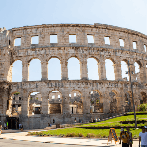 Drive to Pula for twenty-five minutes to admire the architecture