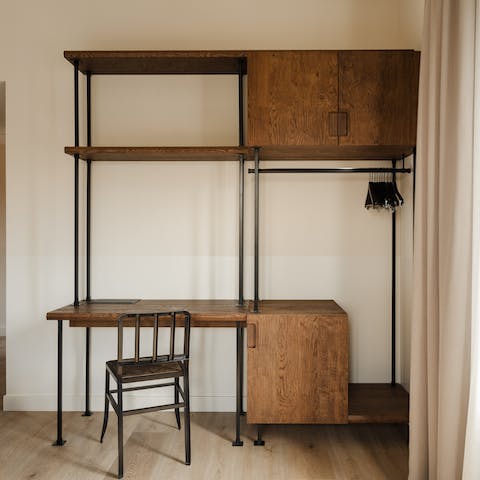Stay productive thanks to a spacious desk