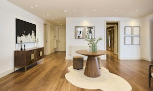 A Riverside Abode image 12
