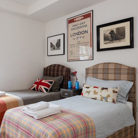 Enjoy a comfortable night's sleep in the London-themed bedroom – you'll wake up rested and ready for another day of sightseeing