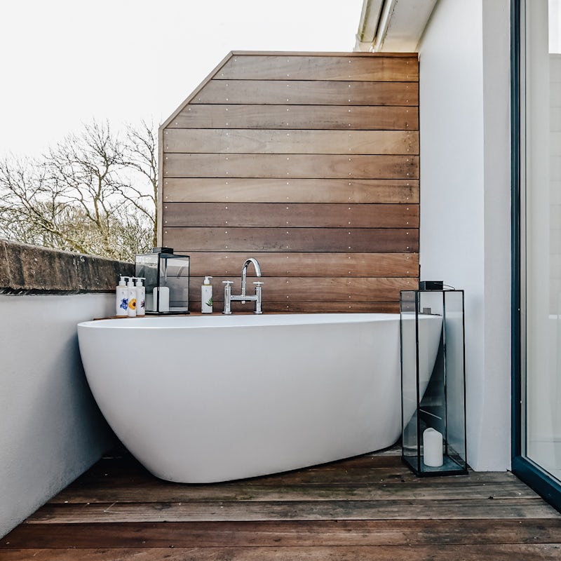 Enjoy a relaxing soak in the outdoor bathtub under the stars
