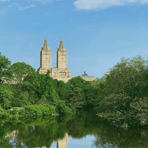Reach Central Park in just fifteen-minutes by foot and picnic on the lawns