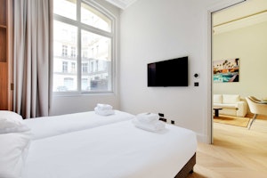 Parisian Terrace image 11