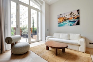 Parisian Terrace image 3