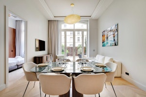 Parisian Terrace image 1