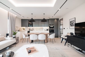 Brondesbury Belle image 1