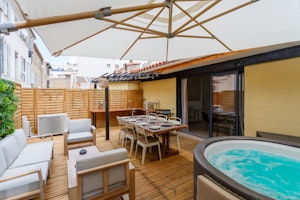 Pearl of the Port image 13