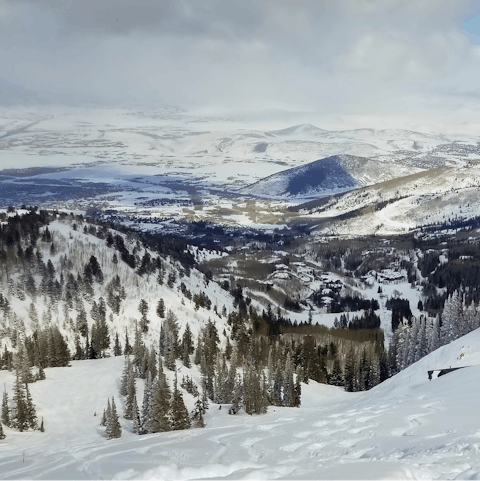 Grab your skis and walk for ten minutes to reach the Town Lift