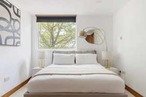 Light & Line image 7