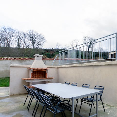 Gather outside for alfresco meals and drinks under the stars