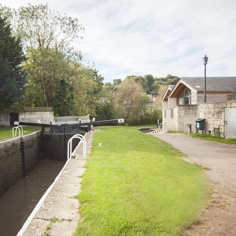 Idyllic canal-side location 