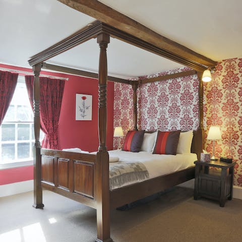Have a great night's sleep in a comfy four-poster bed