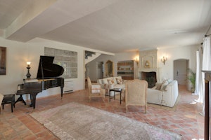 Gordes Retreat image 10