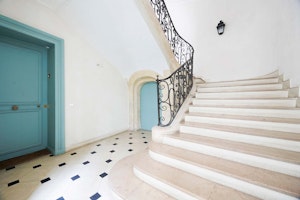 Marais Curve image 2