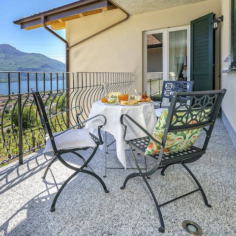 Start mornings with an alfresco breakfast on the private balcony