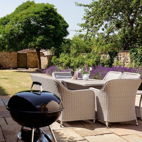 Enjoy some pastries and the scent of the lavenders in the south-facing garden in the summer