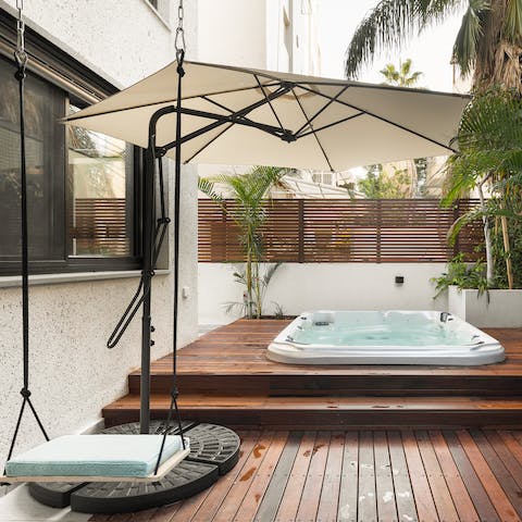 Spend long, luxurious evenings soaking the Jacuzzi