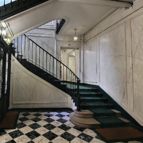Make a grand entrance in the 19th-century hallway – don't worry, there's a lift