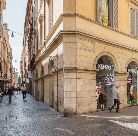 Explore Rome's historic centre from your privileged place on the famous Via del Babuino