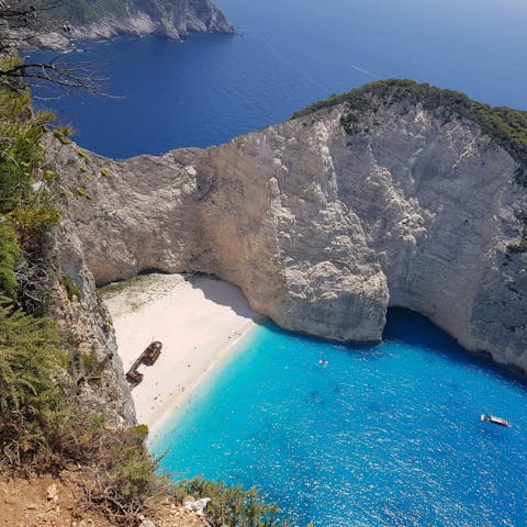 Discover the natural beauty of Zakynthos, with your base just 2 kilometres away from Laganas Beach 