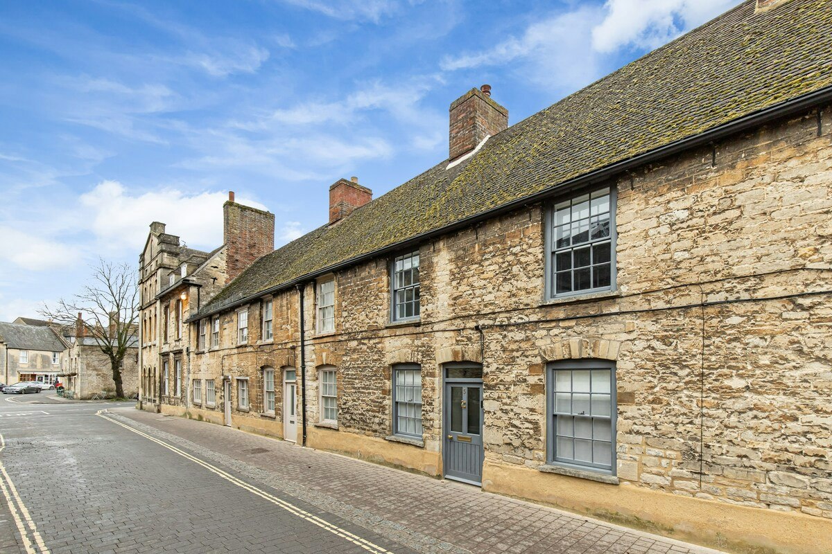 The Bowler Hat, South East