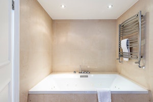 A Quiet Residence image 3