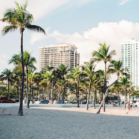 Walk to palm-lined Miami Beach in just two minutes