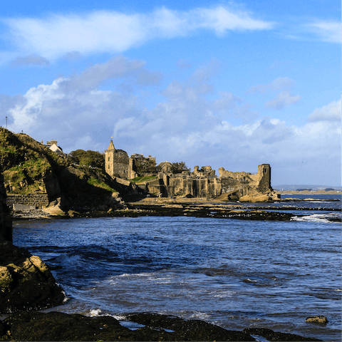 Discover the medieval seaside town of St Andrews –⁠ just a fifteen-minute drive away 