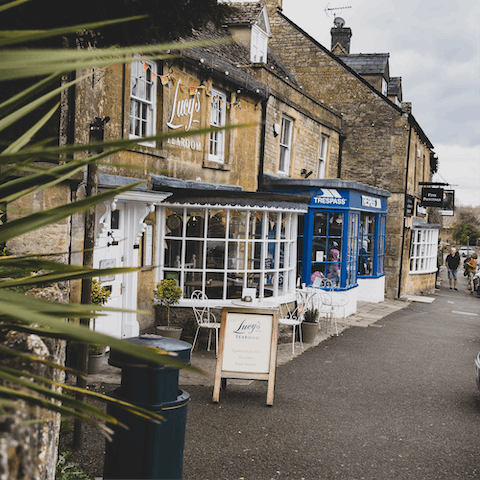 Walk to nearby Stow-on-the-Wold for meals out and scenic hiking trails