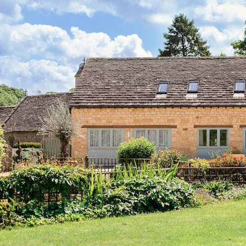 Admire your beautiful surroundings & immerse yourself in Cotswolds life