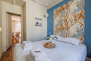 Croissants & Colour image 9