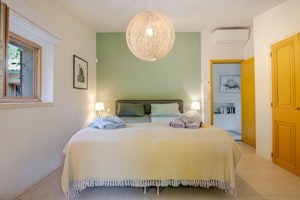 Idyllic Provençal Abode image 12