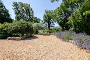 Idyllic Provençal Abode image 11