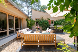 Idyllic Provençal Abode image 9