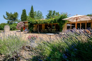 Idyllic Provençal Abode image 3