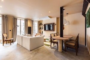 Pretty Parisienne image 12