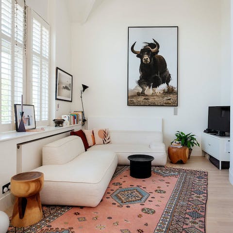 Make yourself at home in this artistic loft-style apartment 
