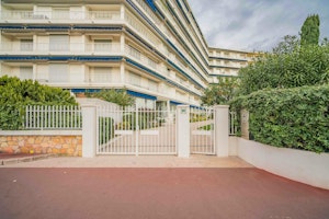 Coastal Riviera image 7