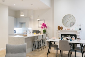 Covent Chic image 2