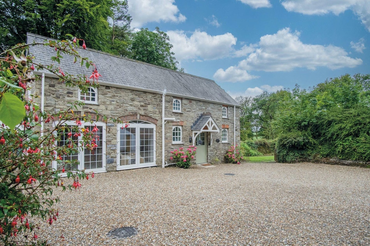 Whispering Oaks, Wales