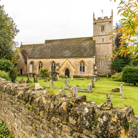 Walk five minutes into the pretty village of Kemerton