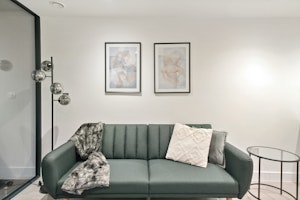 Knightsbridge Jive image 6