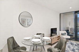 Knightsbridge Jive image 5
