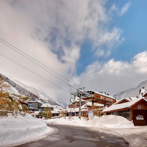 Stay right next to the Baqueira ski lift