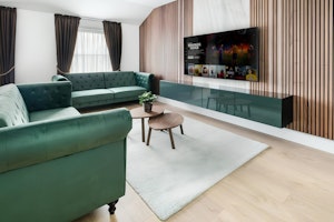 Emerald & Teak image 12