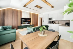 Emerald & Teak image 10