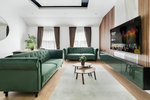 Emerald & Teak image 8