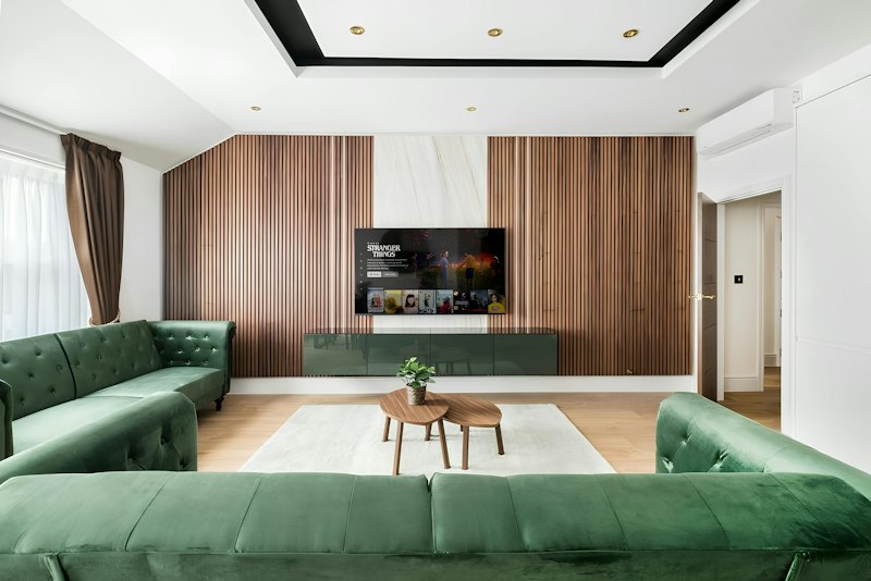 Emerald & Teak main image