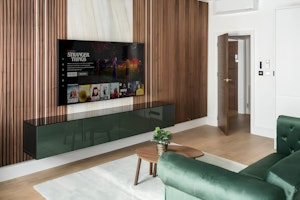 Emerald & Teak image 7