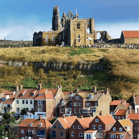 Explore the beautiful coastal town of Whitby from your central base 